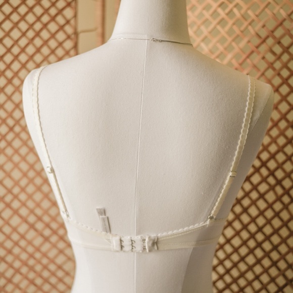 Vintage Victoria’s Secret Bra - Picture 3 of 5